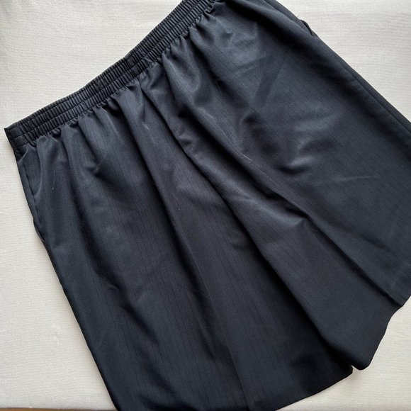 Minimal High Rise Shorts | 1990s Vintage Black Shorts - Picture 4 of 4